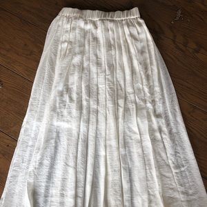 H&M white-pleated maxi skirt